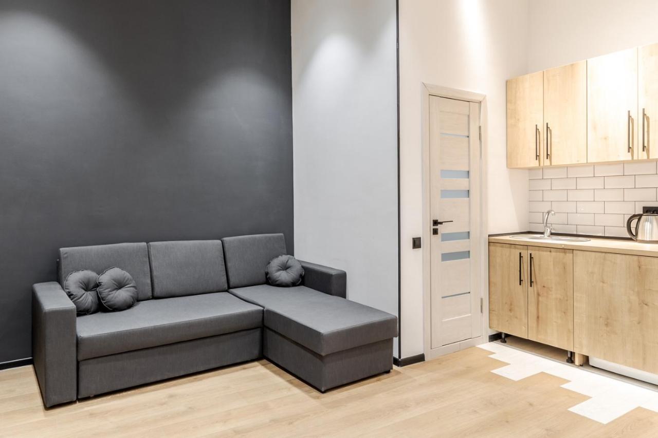 Modern Apartment In The Old City Лвив Екстериор снимка